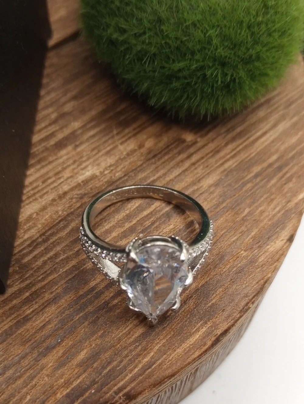 Bomb Party White Pear-Cut Crystal Split Shank Ring - Size 7.5 R304